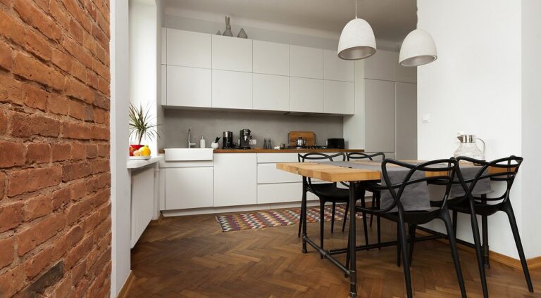 Оптимізуємо простір: як елегантно приховати обідній стіл у невеликій квартирі. — Столи для маленької квартири