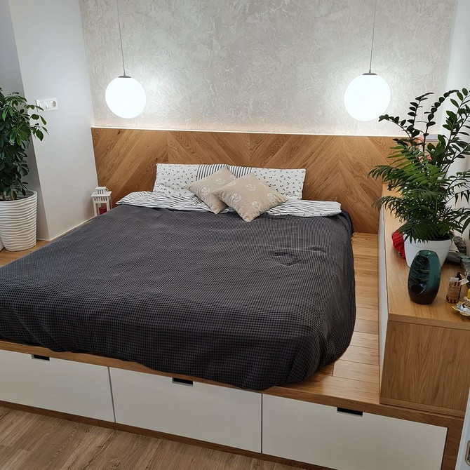 Створення подіуму своїми руками для оптимізації простору в невеликій квартирі.