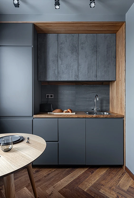 Організація простору в невеликій квартирі за допомогою багатофункціональних меблів та вертикального зберігання.