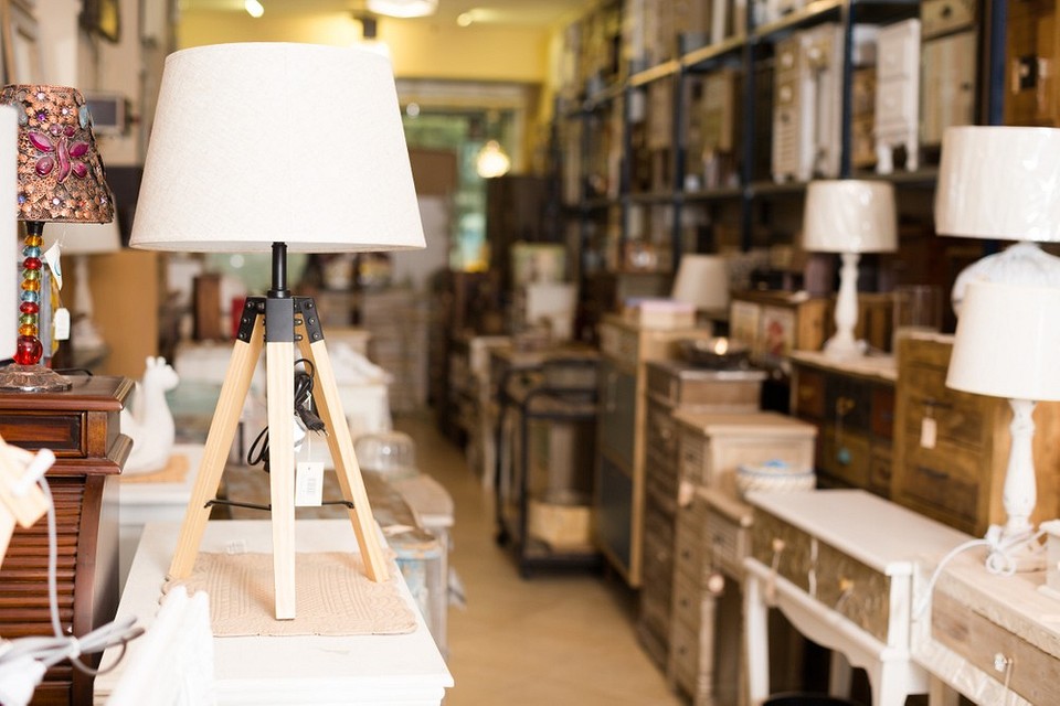 Поради експертів: що ніколи не купувати у секонд-хенді з міркувань безпеки