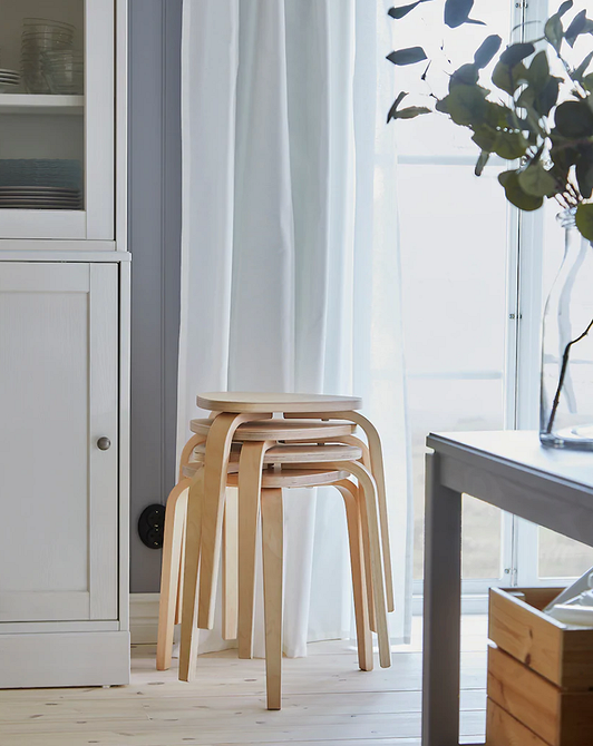 Предмети меблів, що не підходять для маленької квартири: масивні крісла.