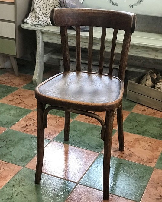 Декорування старого стільця: ідеї для реставрації, фарбування та перетворення старих меблів на сучасні.