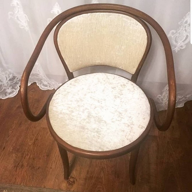 Варіант оновлення старого стільця за допомогою техніки декупажу