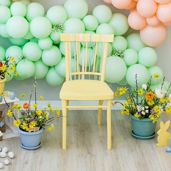 Приклад вдалої перетяжки старого стільця тканиною з сучасним принтом