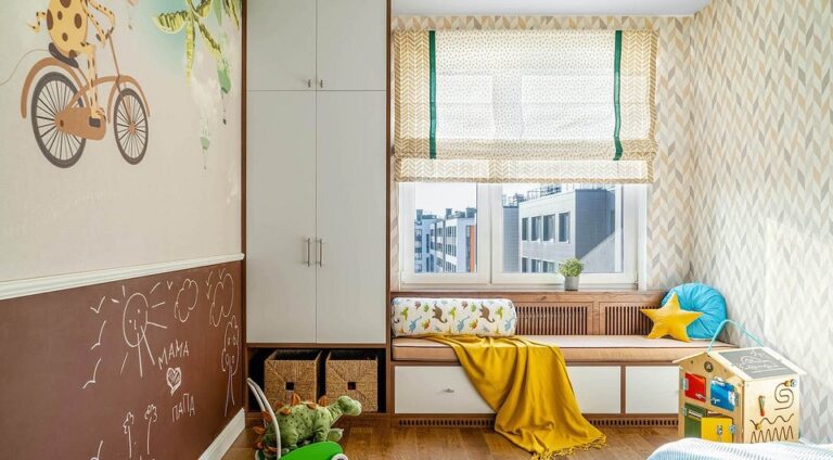 Підвіконня як затишний диван: секрети облаштування та поради дизайнерів — Диван на підвіконні