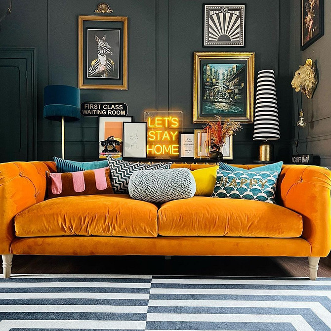 Сучасний диван у вітальні: як вибрати ідеальний колір та дизайн.