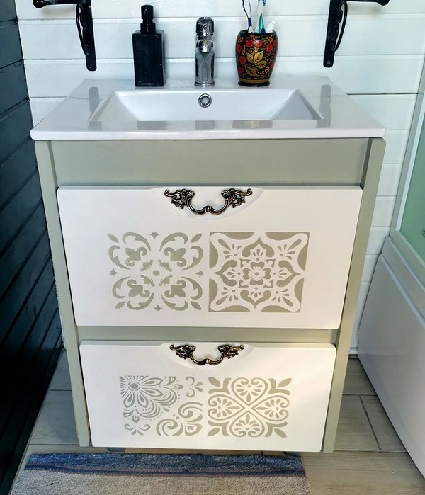 Трафарети для меблів: приклад використання трафаретного малюнку для оновлення комоду в стилі ретро