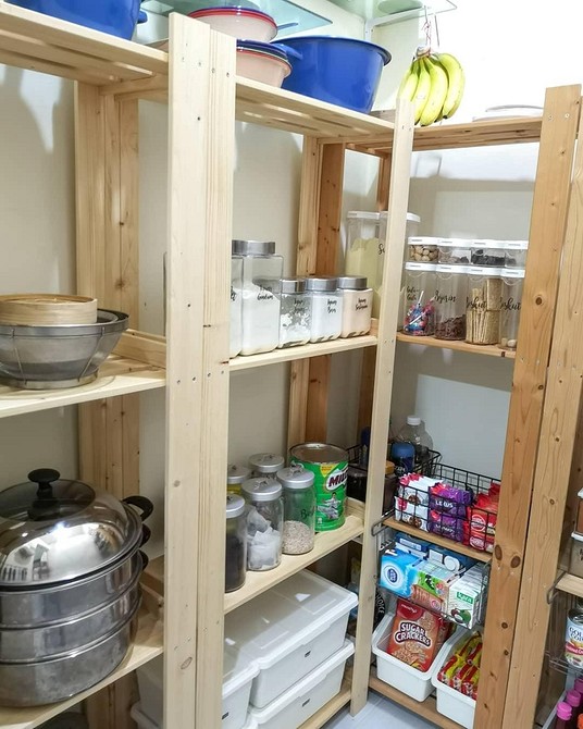 Стелаж Альберт IKEA у ванній кімнаті для зберігання рушників та косметики