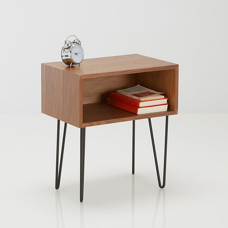 Креативна приліжкова тумбочка з незвичайним дизайном для унікального інтер'єру спальні