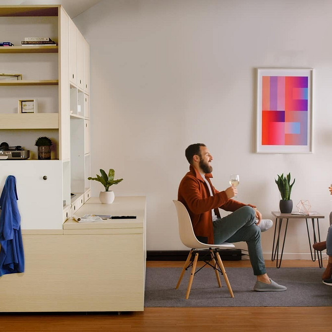 Тренди 2020: сучасне ліжко з м'яким узголів'ям та натуральними матеріалами.