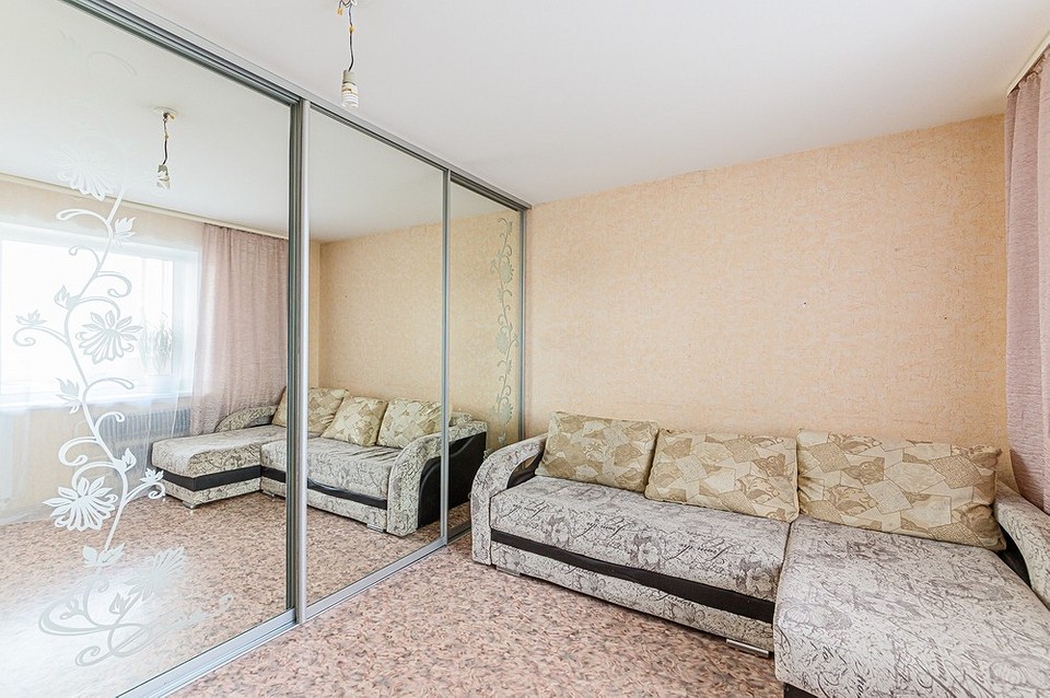 Застарілі стільці в інтер'єрі: як оновити дім без зайвих витрат