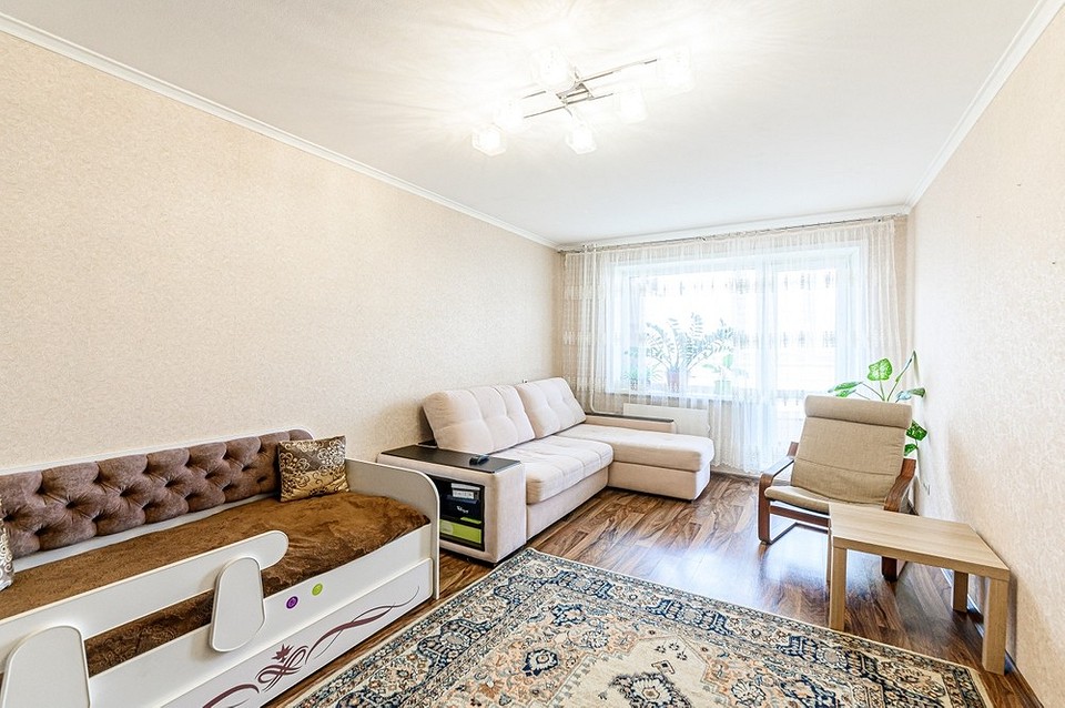 Приклад застарілого дивану: антитренди в інтер'єрі та дизайн інтер'єру