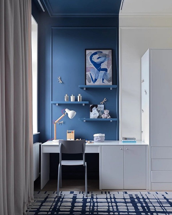 Інтер'єр з білими меблями та акцентами сірого кольору: стильний та сучасний