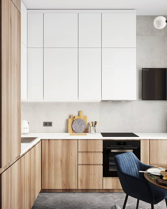 Сучасний дизайн білої кухні з мінімалістичними шафами та барною стійкою.