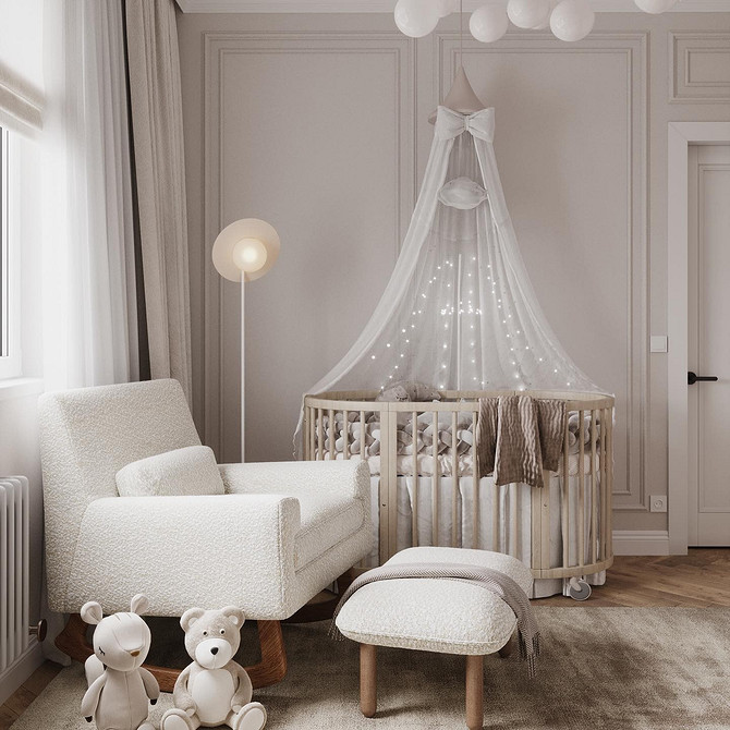 Елегантний дизайн спальні з білим ліжком, тумбочками та декоративними подушками.