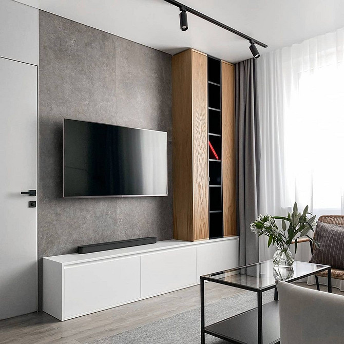 Сучасна біла кухня з великим островом, ідеальне рішення для просторого приміщення.