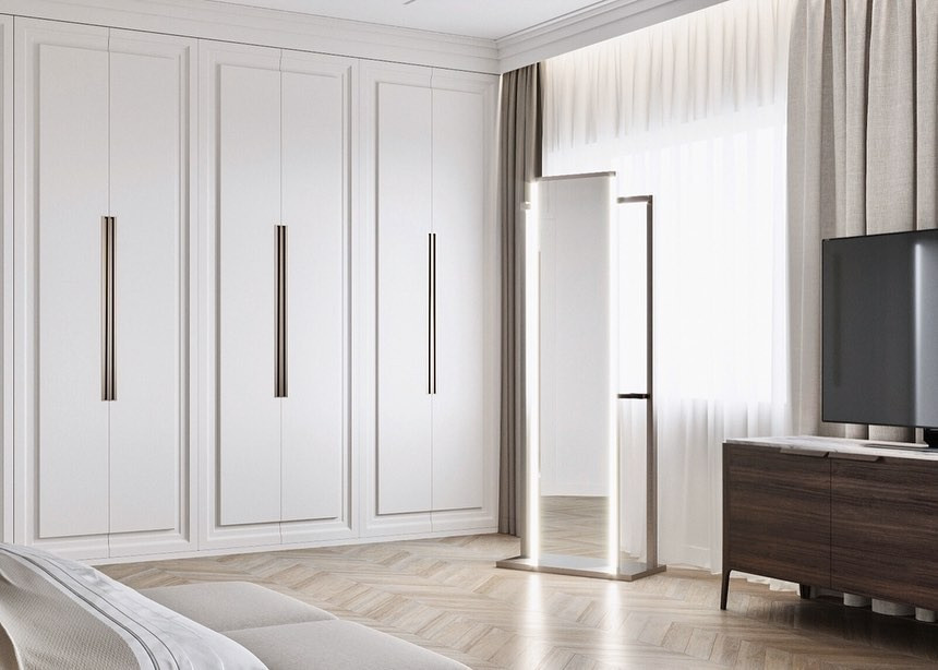 Елегантна спальня з білими меблями в класичному стилі та вишуканими деталями