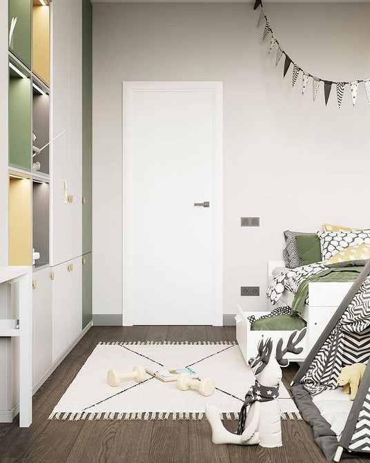 Інтер'єр спальні з білими меблями та дерев'яними акцентами для затишної атмосфери.