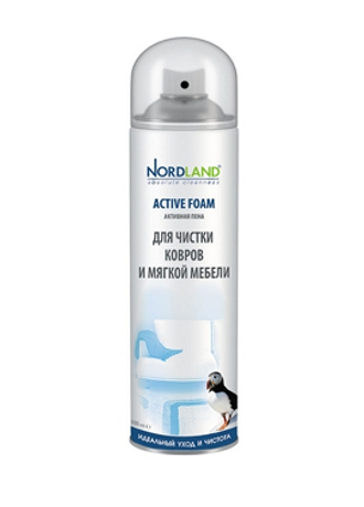 Стильний інтер'єр з білим диваном та декоративними подушками в світлій кімнаті.