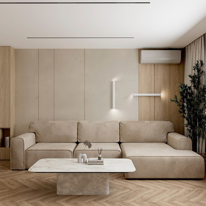 Бежевий кутовий диван у просторій вітальні з великими вікнами та природним освітленням.