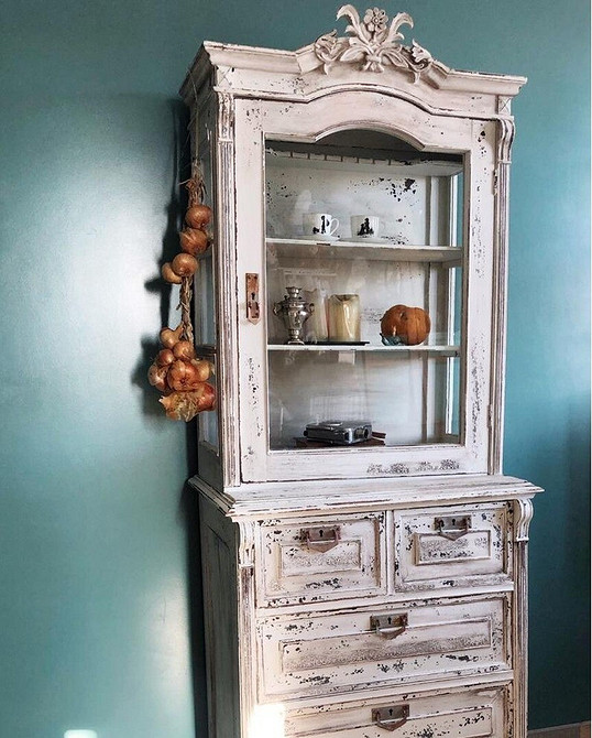 Бюджетні DIY меблі: ідеї для оновлення інтер'єру шляхом переробки старих предметів.