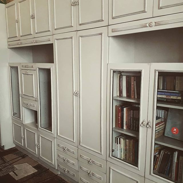 Креативне оновлення меблів: реставрація старої стінки в сучасному стилі