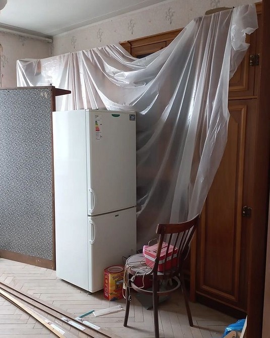 Оновлення меблів: приклад вдалої реставрації старої стінки для сучасного інтер'єру.