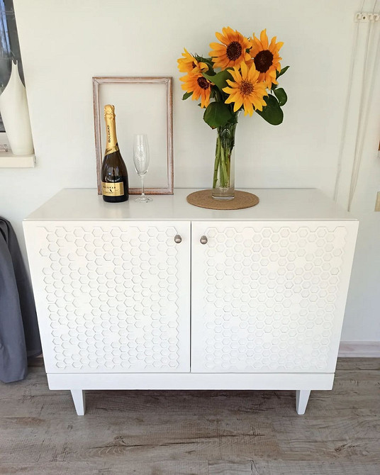 Ідея для декору старої тумбочки: перетворення своїми руками з мінімальними витратами.