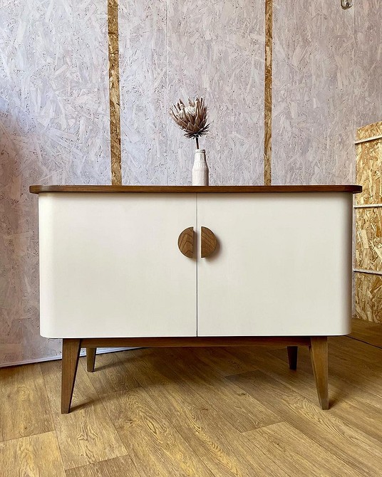 Натхненна ідея для декору старої тумбочки: перетворення своїми руками в стильний предмет інтер'єру.