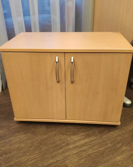 Приклад переробки старої тумбочки: ідея для оновлення меблів своїми руками.