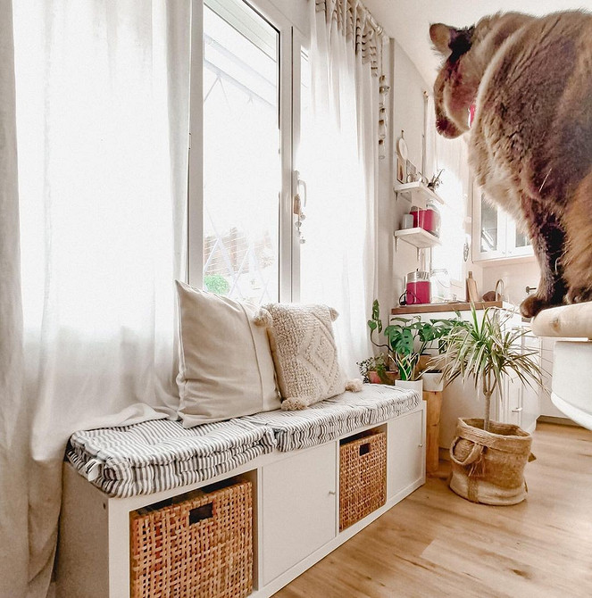 Стелаж Каллакс ІКЕА як частина робочого простору: зручне зберігання та організація.