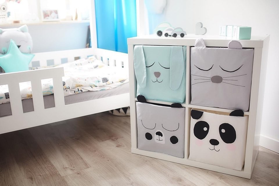 Перетворення стелажа Каллакс ІКЕА: стильна перегородка для зонування простору в кімнаті.