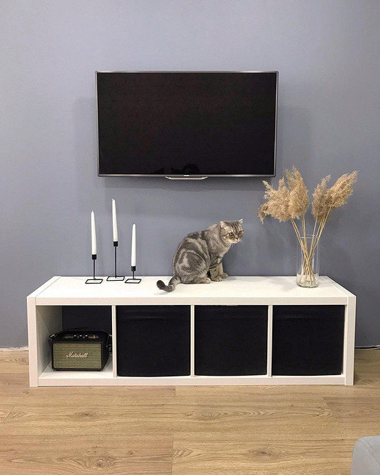 Ідеї переробки стелажа Каллакс ІКЕА: креативне використання в інтер'єрі вітальні.