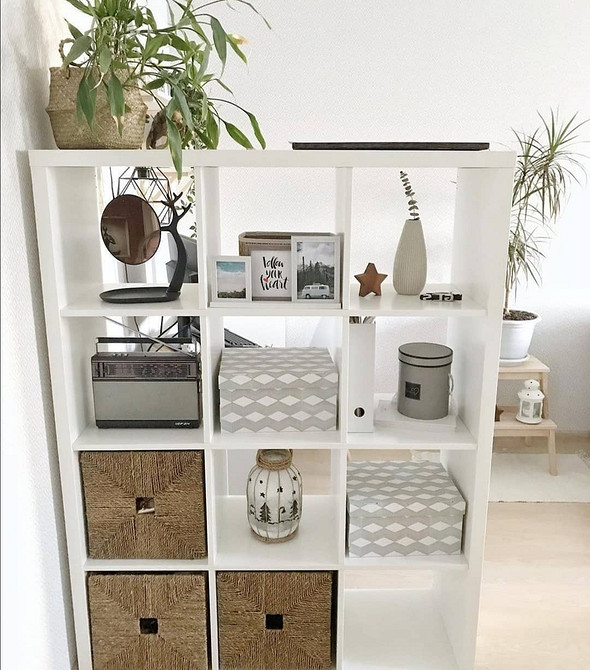 Креативні ідеї переробки стелажа Каллакс: створення барної стійки з додатковими елементами.