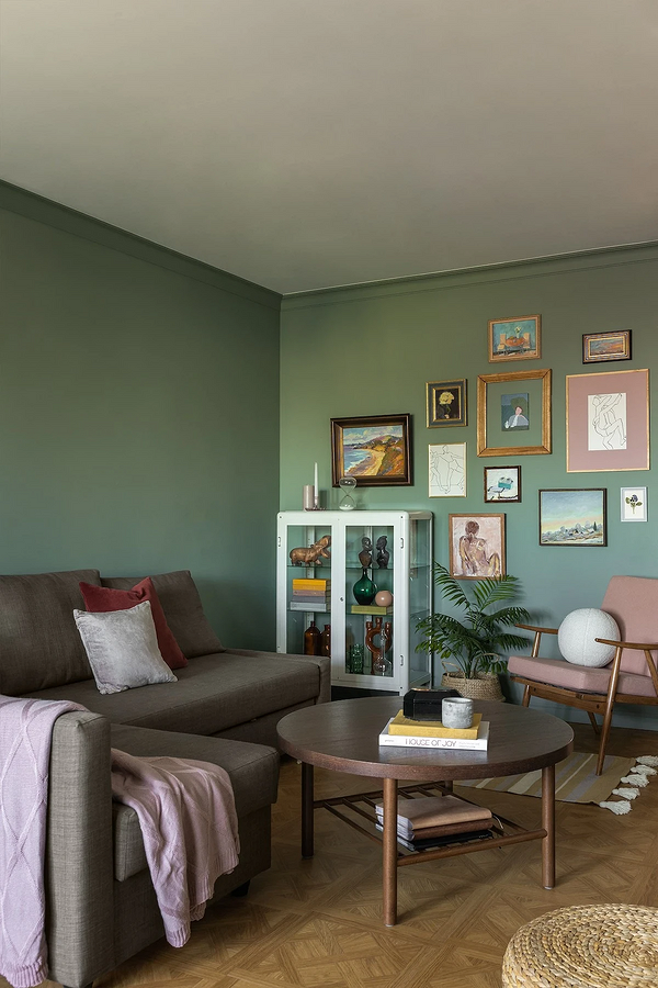 Унікальний інтер'єр з використанням антикварних та сучасних меблів, дизайн інтер'єру.