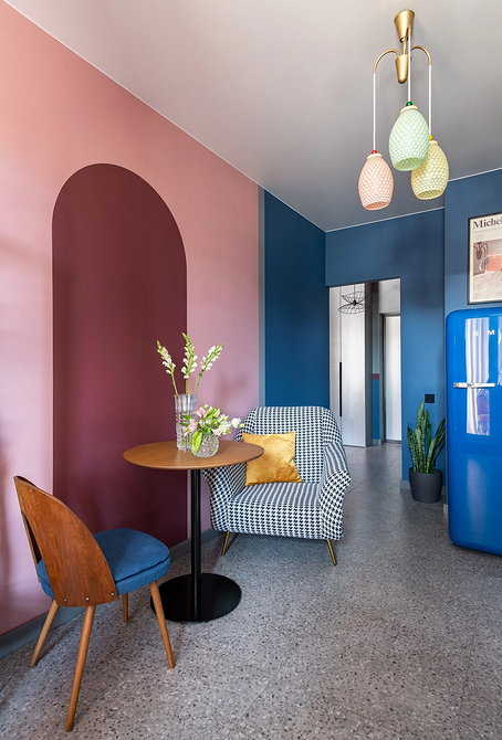 Поєднання світлих та темних меблів в інтер'єрі, створення контрастного та елегантного дизайну.