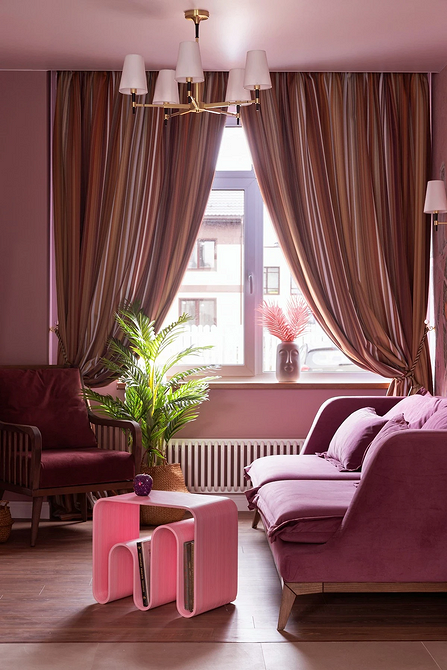 Класичний інтер'єр: елегантні меблі з натуральних матеріалів та вишуканий декор.