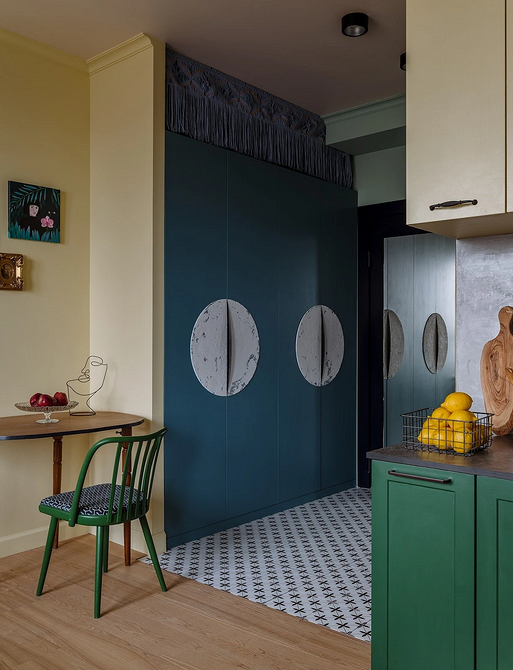 Еклектичне поєднання меблів в інтер'єрі вітальні: дизайн та гармонія.