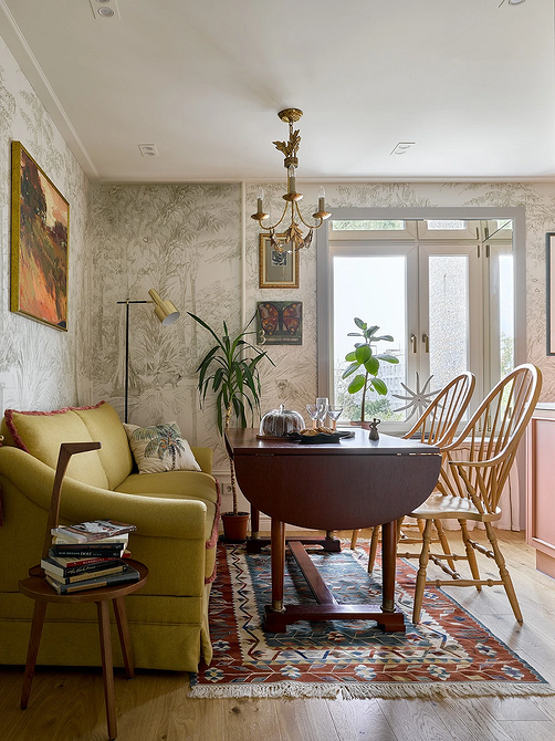 Поєднання різних стилів меблів в інтер'єрі для створення унікального дизайну кімнати.