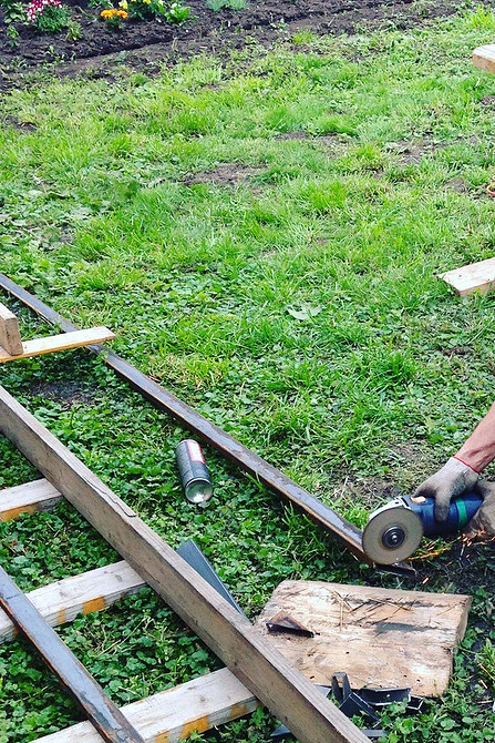 Креслення для самостійного виготовлення садових гойдалок з металу: деталі конструкції.