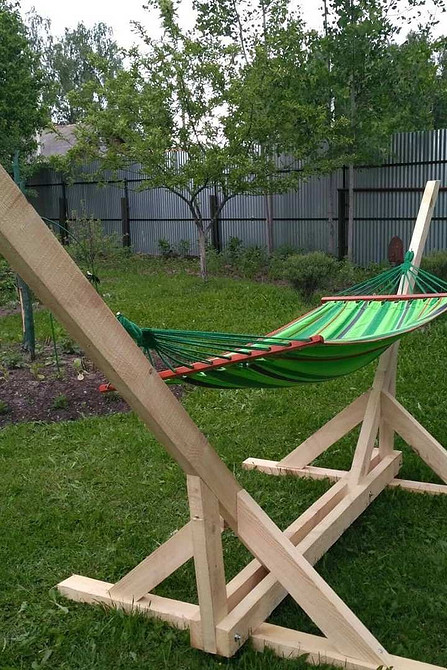 Як зробити стійку для гамака своїми руками: покрокова інструкція з дерев'яними елементами.
