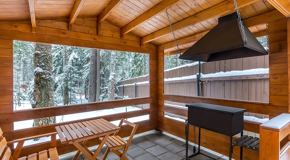 Дерев'яний стіл для альтанки своїми руками: покрокова інструкція зі складання та встановлення