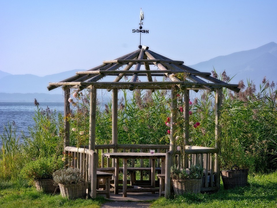 Покрокова інструкція з виготовлення дерев'яного столу для альтанки своїми руками: детальний процес