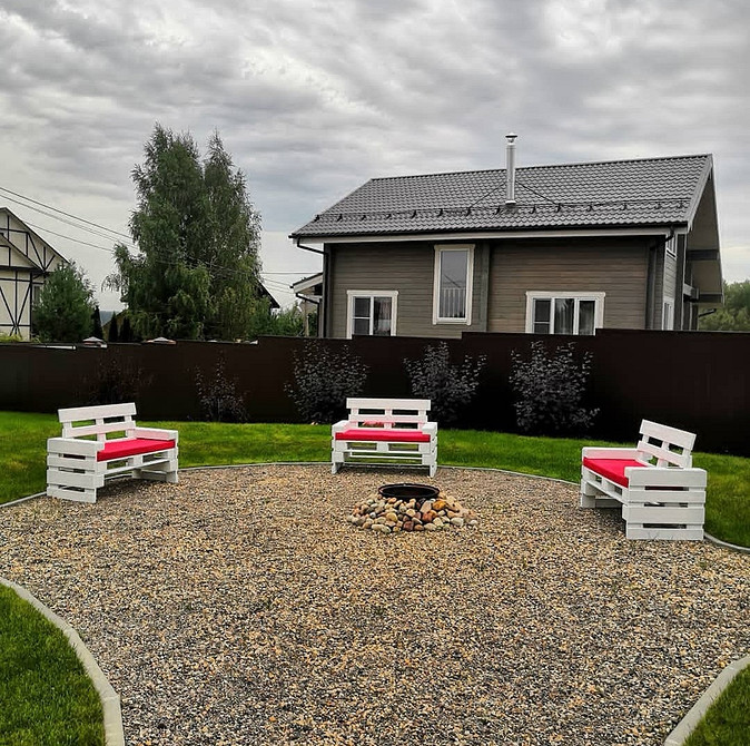 Стильний диван з піддонів своїми руками для затишної тераси