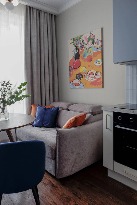 Сучасний кухонний диван в невеликій квартирі, оптимальне використання простору, меблі для кухні