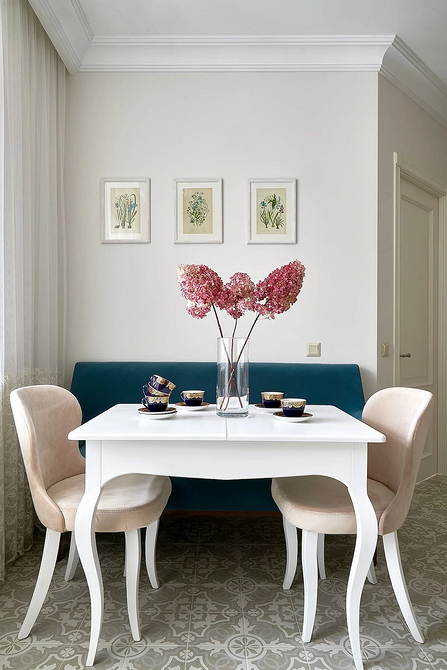 Зручний кухонний диван з дерев'яним каркасом: надійність та природний стиль