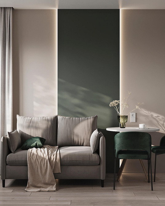 Світлий диван на кухні з дерев'яними ніжками, створює відчуття тепла і затишку