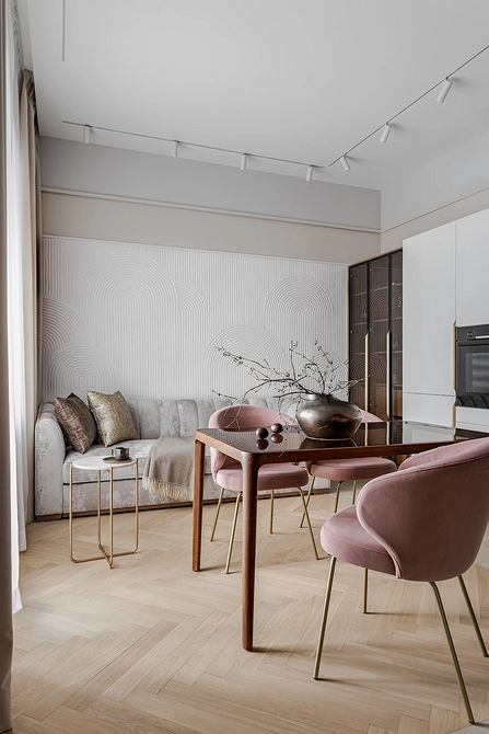 Кухонний диван з сучасним дизайном та оббивкою з водовідштовхувальної тканини.