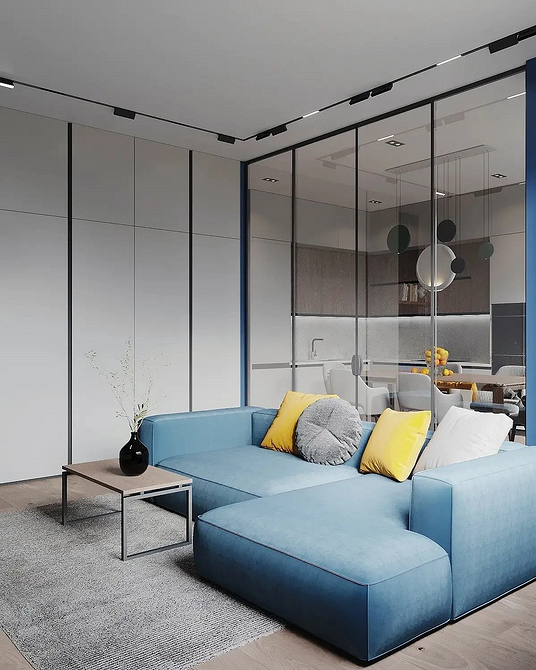 Монохромний диван як акцент у вітальні, що підкреслює плавні лінії та сучасний дизайн.