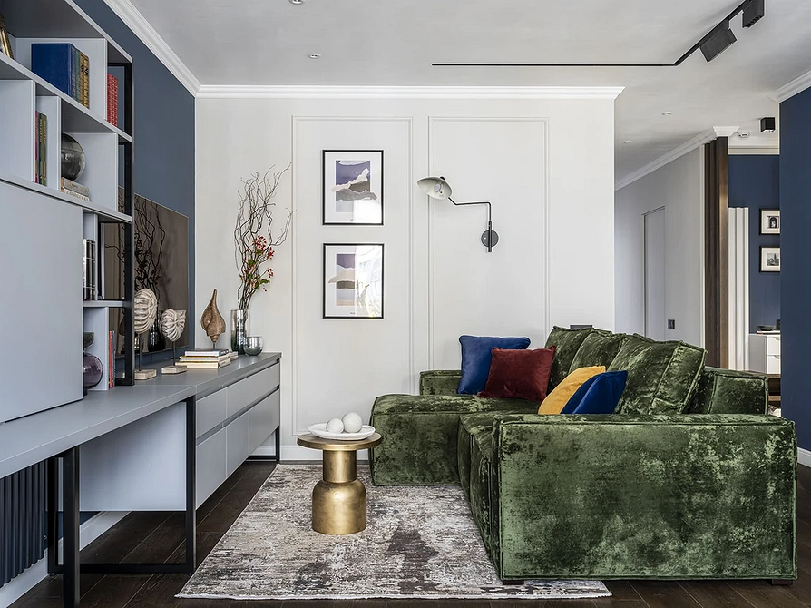 Диван з лляною оббивкою у скандинавському стилі для затишної вітальні.